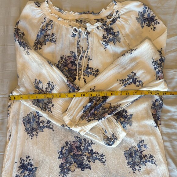 Lucky Brand Women’s L White Blue Floral Boho Peasant Top Long Sleeve Ruffle Neck - Picture 7 of 10